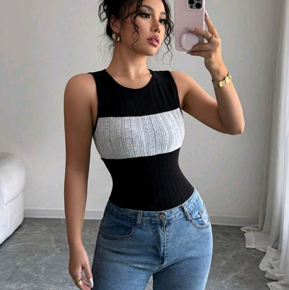 Women's Fashion Casual Color-Block Tight Fit Round Neck Black Tank Top - Picture 4 of 4